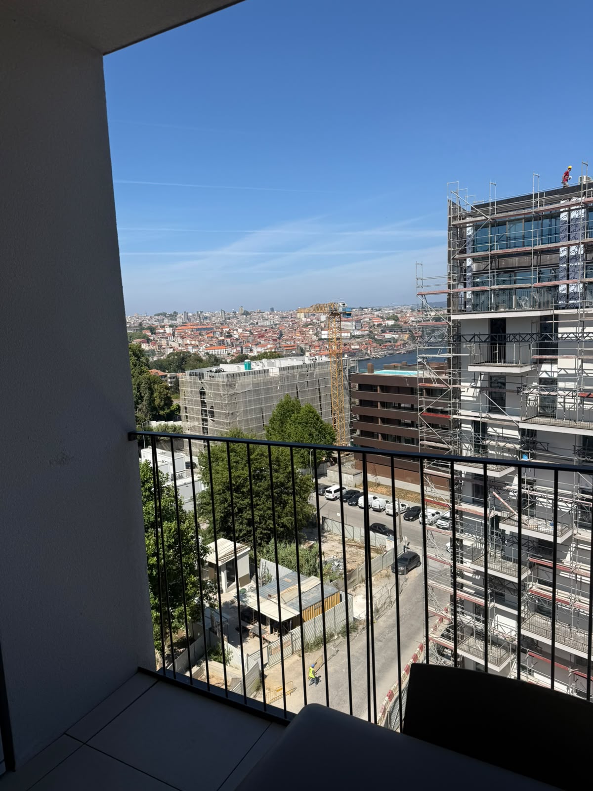 T2 Santa Marinha Junto a estação do metro e Comboio Devesas VL8 - Imagem 3