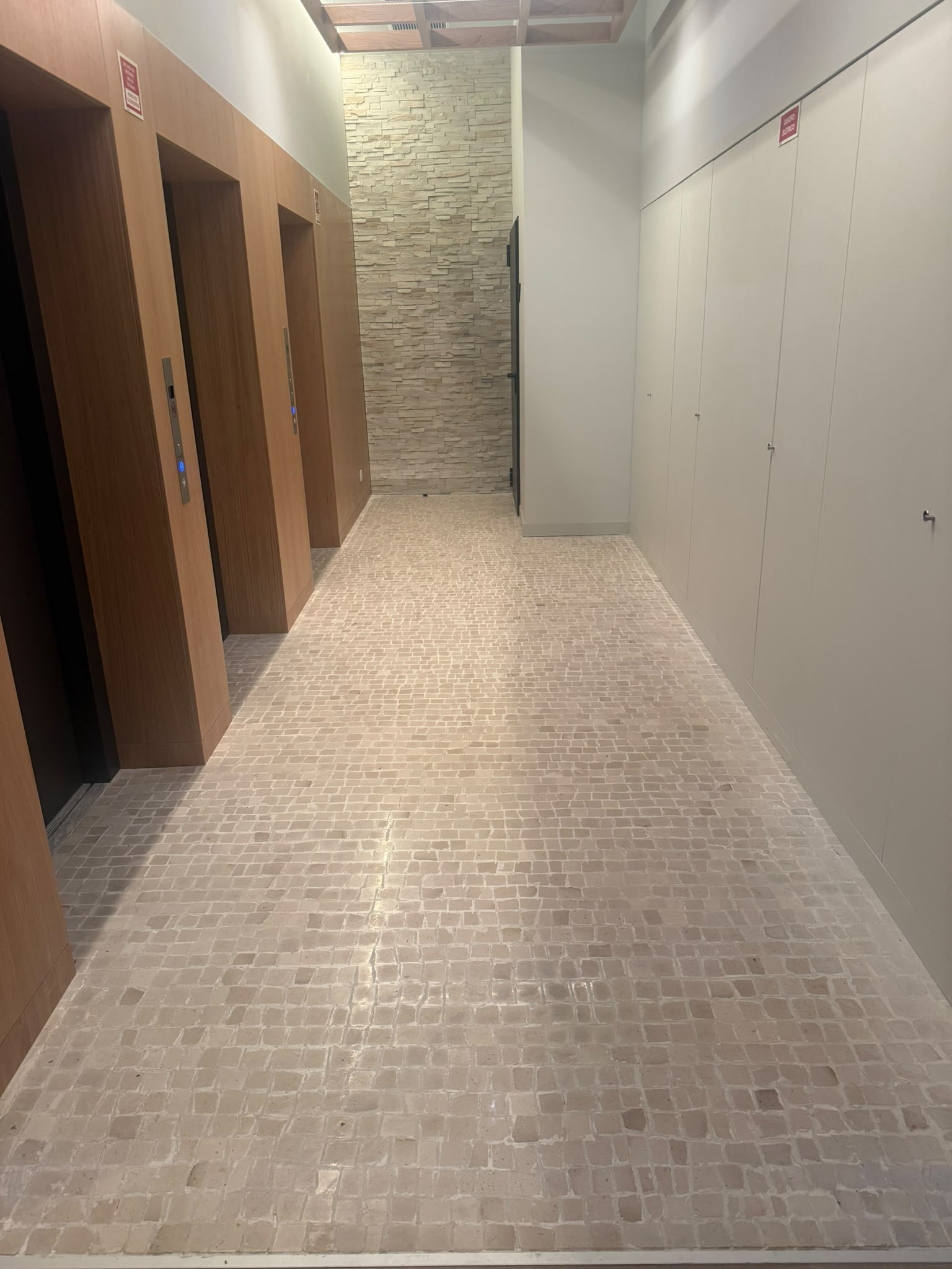 T2 Santa Marinha Junto a estação do metro e Comboio Devesas VL8 - Imagem 6